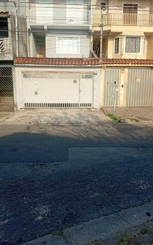 Casa à venda com 121m², 3 quartos e 2 vagasFachada