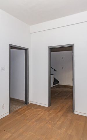 Casa à venda com 190m², 3 quartos e 3 vagas Casa à venda com 190m², 3 quartos e 3 vagasSala de Jantar