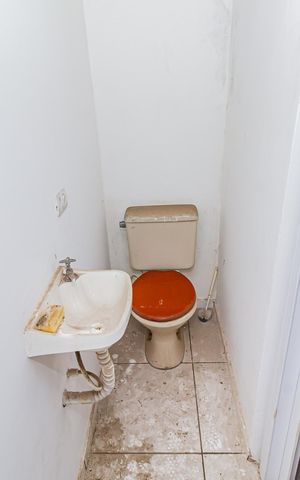 Casa à venda com 190m², 3 quartos e 3 vagas Casa à venda com 190m², 3 quartos e 3 vagasBanheiro de serviço