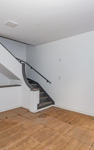 Casa à venda com 190m², 3 quartos e 3 vagas Casa à venda com 190m², 3 quartos e 3 vagasSala