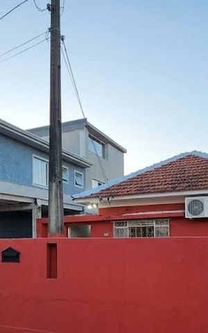 Casa para alugar com 160m², 2 quartos e 3 vagas Casa para alugar com 160m², 2 quartos e 3 vagasFachada