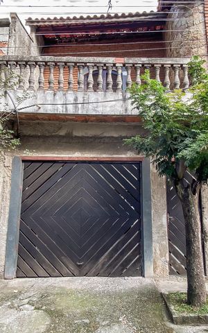 Casa à venda com 70m², 2 quartos e 1 vaga Casa à venda com 70m², 2 quartos e 1 vagaFachada