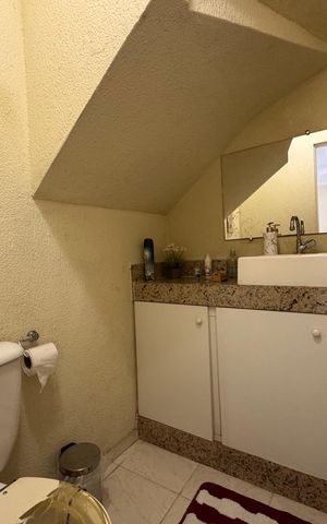 Casa de condomínio para alugar com 180m², 3 quartos e 2 vagasLavabo