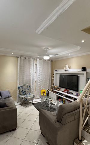 Casa de condomínio para alugar com 180m², 3 quartos e 2 vagasSala