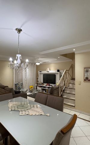 Casa de condomínio para alugar com 180m², 3 quartos e 2 vagasSala