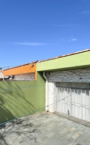 Casa à venda com 380m², 3 quartos e 2 vagas Casa à venda com 380m², 3 quartos e 2 vagasVaranda da sala