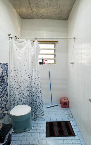 Casa à venda com 380m², 3 quartos e 2 vagas Casa à venda com 380m², 3 quartos e 2 vagasBanheiro Social
