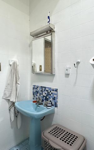 Casa à venda com 380m², 3 quartos e 2 vagas Casa à venda com 380m², 3 quartos e 2 vagasBanheiro Social