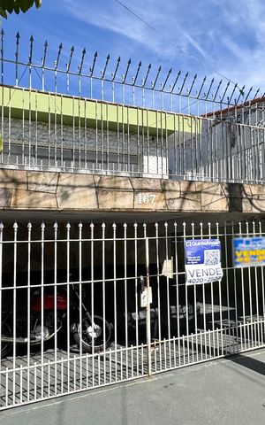 Casa à venda com 380m², 3 quartos e 2 vagas Casa à venda com 380m², 3 quartos e 2 vagasFachada