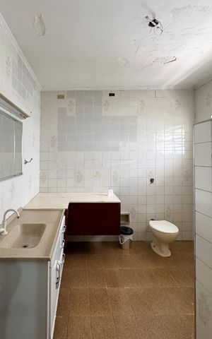 Casa à venda com 380m², 3 quartos e 2 vagas Casa à venda com 380m², 3 quartos e 2 vagasBanheiro da suíte