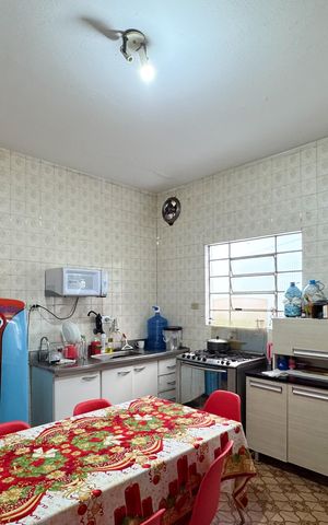 Casa à venda com 380m², 3 quartos e 2 vagas Casa à venda com 380m², 3 quartos e 2 vagasCozinha