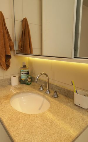 Apartamento à venda com 70m², 1 quarto e 2 vagasBanheiro da Suíte