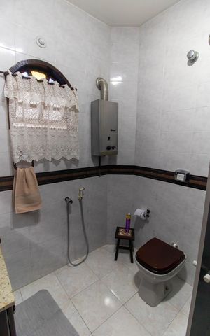 Casa à venda com 225m², 4 quartos e 2 vagas Casa à venda com 225m², 4 quartos e 2 vagasBanheiro 2