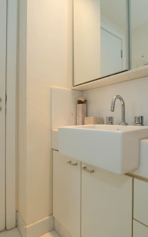 Apartamento à venda com 199m², 4 quartos e 4 vagas Apartamento à venda com 199m², 4 quartos e 4 vagasBanheiro da Suíte 1