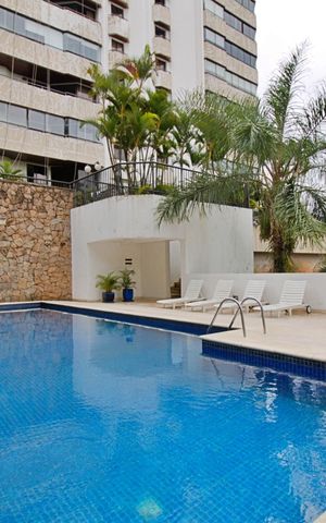 Apartamento à venda com 143m², 3 quartos e 3 vagas Apartamento à venda com 143m², 3 quartos e 3 vagasÁrea comum - Piscina