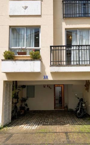 Casa de condomínio à venda com 163m², 3 quartos e 2 vagas Casa de condomínio à venda com 163m², 3 quartos e 2 vagasFachada da casa