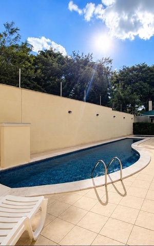 Casa de condomínio à venda com 163m², 3 quartos e 2 vagas Casa de condomínio à venda com 163m², 3 quartos e 2 vagasÁrea comum - Piscina