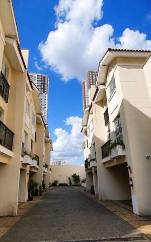 Casa de condomínio à venda com 163m², 3 quartos e 2 vagas Casa de condomínio à venda com 163m², 3 quartos e 2 vagasÁrea comum