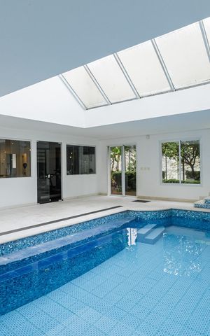 Casa à venda com 662m², 5 quartos e 8 vagas Casa à venda com 662m², 5 quartos e 8 vagasPiscina