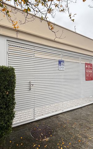 Casa à venda com 662m², 5 quartos e 8 vagas Casa à venda com 662m², 5 quartos e 8 vagasPLACA