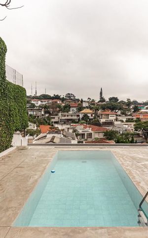 Casa à venda com 270m², 4 quartos e 2 vagas Casa à venda com 270m², 4 quartos e 2 vagasPiscina