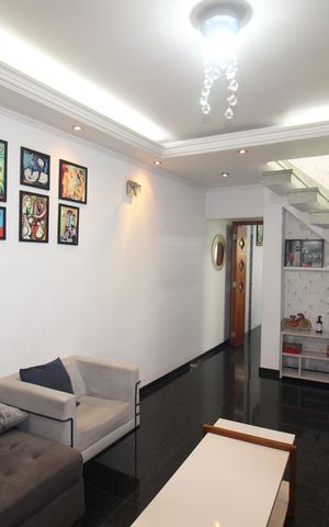 Casa à venda com 125m², 4 quartos e 2 vagasSala