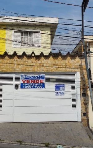 Casa à venda com 125m², 4 quartos e 2 vagas Casa à venda com 125m², 4 quartos e 2 vagasFachada