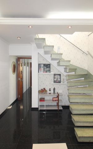 Casa à venda com 125m², 4 quartos e 2 vagasSala