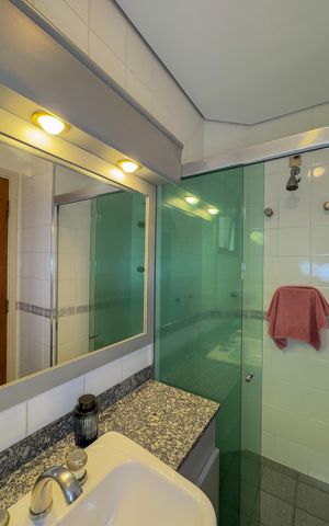 Apartamento à venda com 152m², 3 quartos e 3 vagasBanheiro social