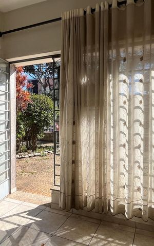 Casa para alugar com 263m², 3 quartos e 2 vagas Casa para alugar com 263m², 3 quartos e 2 vagasSala