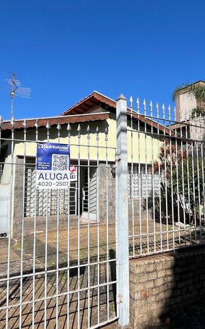 Casa para alugar com 263m², 3 quartos e 2 vagas Casa para alugar com 263m², 3 quartos e 2 vagasFachada