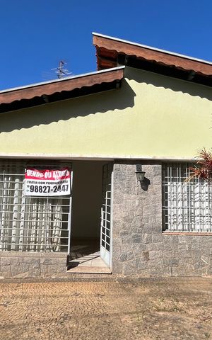 Casa para alugar com 263m², 3 quartos e 2 vagas Casa para alugar com 263m², 3 quartos e 2 vagasFachada