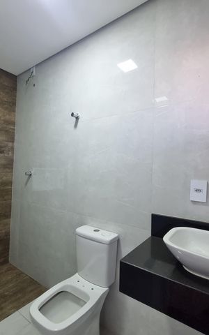 Casa de condomínio à venda com 200m², 3 quartos e 4 vagas Casa de condomínio à venda com 200m², 3 quartos e 4 vagasBanheiro