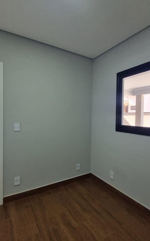 Casa de condomínio à venda com 200m², 3 quartos e 4 vagas Casa de condomínio à venda com 200m², 3 quartos e 4 vagasQuarto