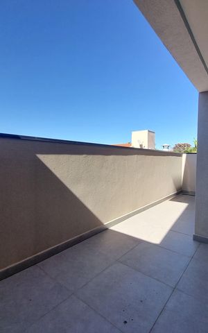Casa de condomínio à venda com 200m², 3 quartos e 4 vagas Casa de condomínio à venda com 200m², 3 quartos e 4 vagasÁrea externa