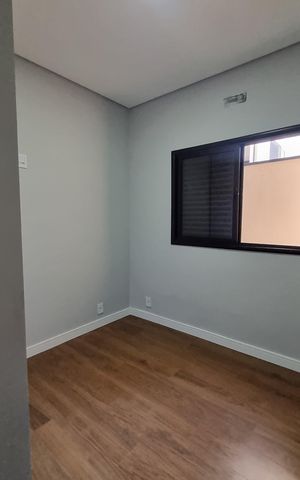 Casa de condomínio à venda com 200m², 3 quartos e 4 vagas Casa de condomínio à venda com 200m², 3 quartos e 4 vagasQuarto