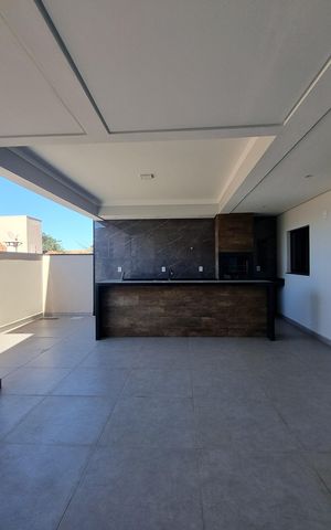Casa de condomínio à venda com 200m², 3 quartos e 4 vagas Casa de condomínio à venda com 200m², 3 quartos e 4 vagasÁrea externa