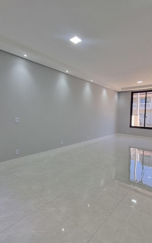 Casa de condomínio à venda com 200m², 3 quartos e 4 vagas Casa de condomínio à venda com 200m², 3 quartos e 4 vagasSala