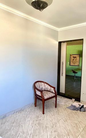 Casa para alugar com 220m², 5 quartos e sem vaga Casa para alugar com 220m², 5 quartos e sem vagaSala
