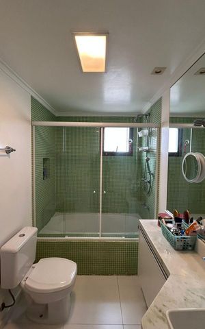 Apartamento à venda com 174m², 4 quartos e 3 vagas Apartamento à venda com 174m², 4 quartos e 3 vagasBanheiro Suíte 1