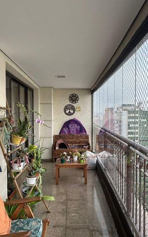 Apartamento à venda com 174m², 4 quartos e 3 vagas Apartamento à venda com 174m², 4 quartos e 3 vagasVaranda