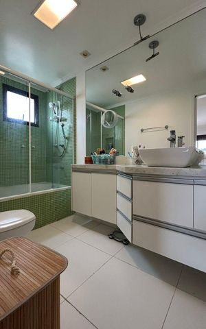 Apartamento à venda com 174m², 4 quartos e 3 vagas Apartamento à venda com 174m², 4 quartos e 3 vagasBanheiro Suíte 1