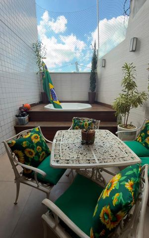 Apartamento à venda com 140m², 3 quartos e 2 vagas Apartamento à venda com 140m², 3 quartos e 2 vagasÁrea externa