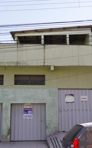 Casa à venda com 360m², 4 quartos e 4 vagasFachada