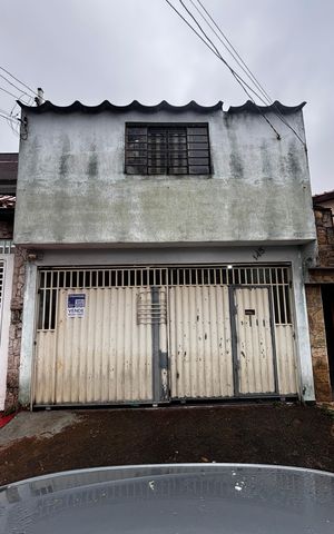 Casa à venda com 165m², 2 quartos e 2 vagas Casa à venda com 165m², 2 quartos e 2 vagasFachada