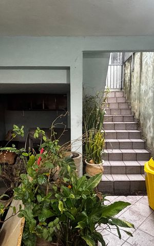 Casa à venda com 165m², 2 quartos e 2 vagas Casa à venda com 165m², 2 quartos e 2 vagasGaragem