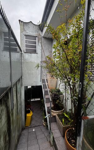 Casa à venda com 165m², 2 quartos e 2 vagas Casa à venda com 165m², 2 quartos e 2 vagasQuintal
