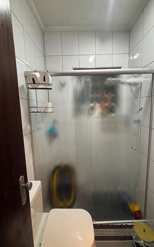 Casa à venda com 165m², 2 quartos e 2 vagas Casa à venda com 165m², 2 quartos e 2 vagasBanheiro