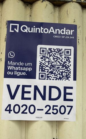 Casa à venda com 165m², 2 quartos e 2 vagas Casa à venda com 165m², 2 quartos e 2 vagasFachada