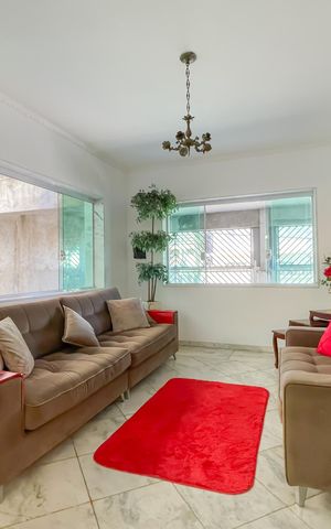 Casa à venda com 331m², 3 quartos e 8 vagas Casa à venda com 331m², 3 quartos e 8 vagasSala